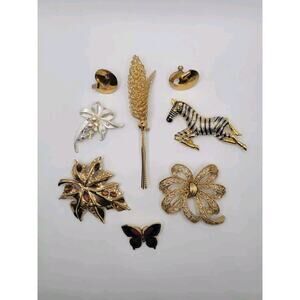 Lot of 7 Vintage Brooches Pins Earrings Estate Unsigned +Trifari Corocraft